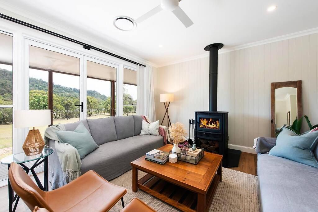 Frog Hill 8 Bedroom Luxe Rural Retreat Near Town With 2 Holiday home Mudgee
