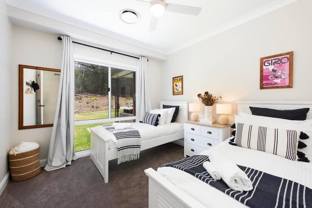 Frog Hill 8 Bedroom Luxe Rural Retreat Near Town With 2
