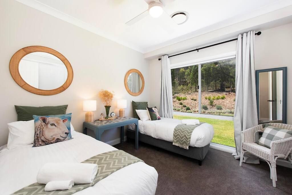 Frog Hill 8 Bedroom Luxe Rural Retreat Near Town With 2 *