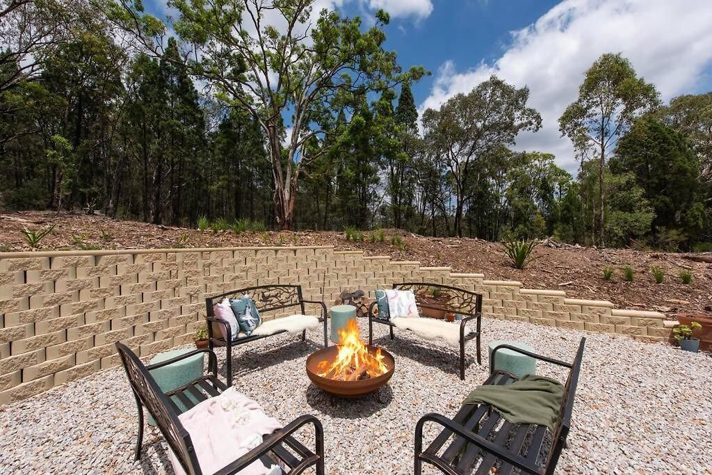 Frog Hill 8 Bedroom Luxe Rural Retreat Near Town With 2 Holiday home