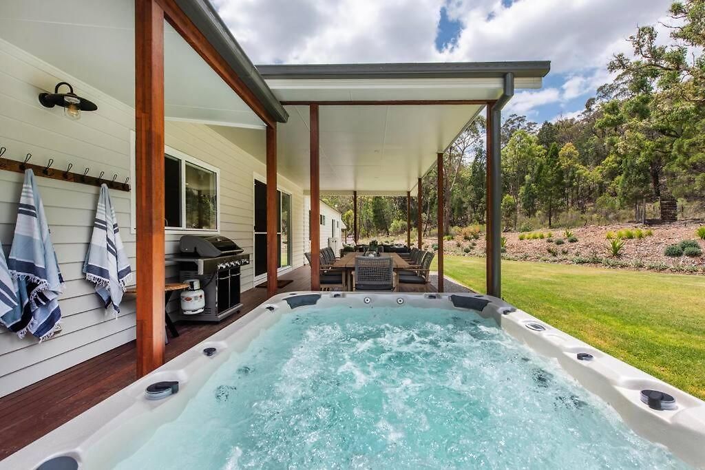 Holiday home Frog Hill 8 Bedroom Luxe Rural Retreat Near Town With 2