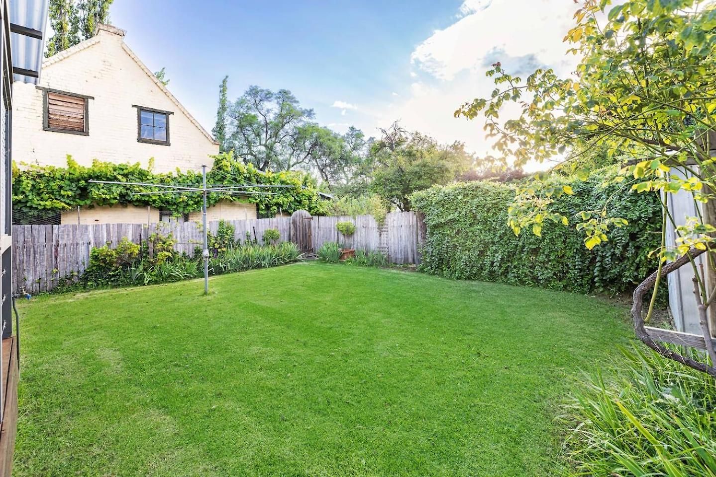 The Little White - Country Elegance Near Cbd Holiday home