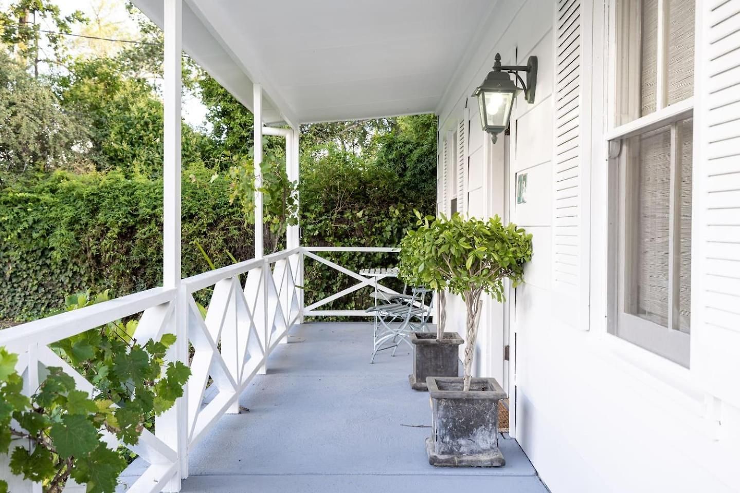 The Little White - Country Elegance Near Cbd Holiday home *
