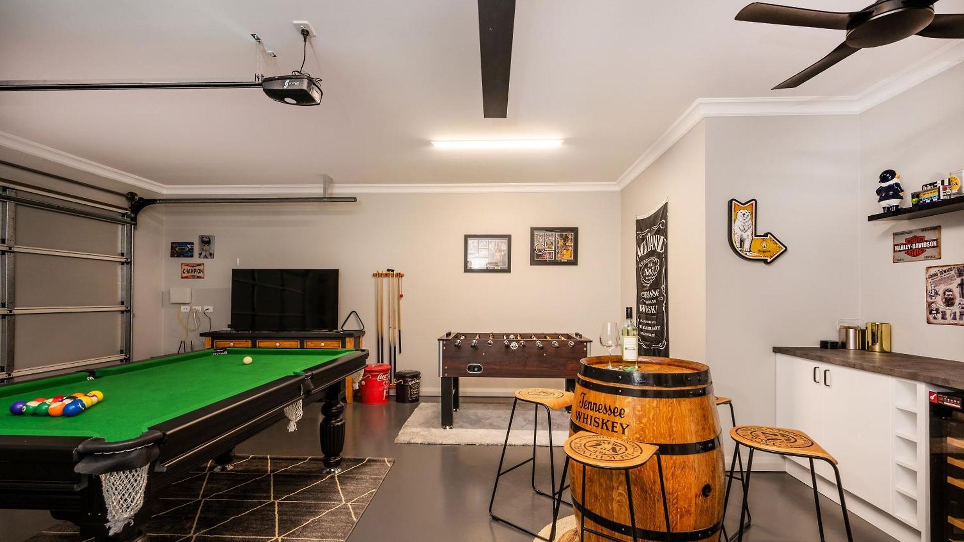 Devan House - An Entertainers' Retreat Close To Town Holiday home