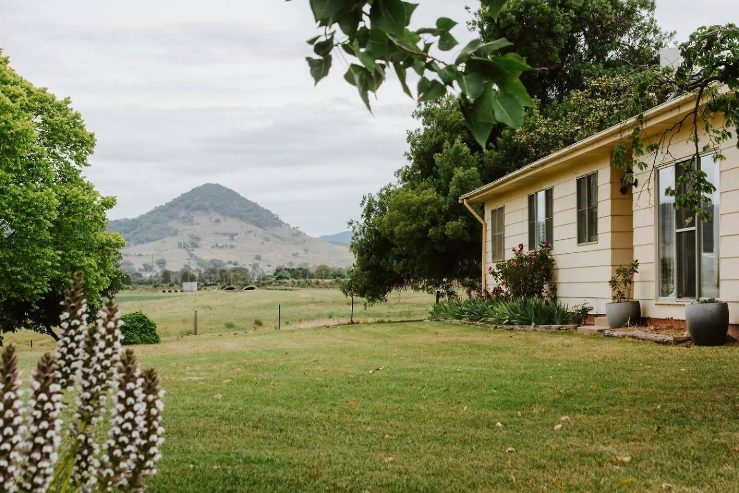 Burrundulla - Tranquil Country Allure Holiday home *