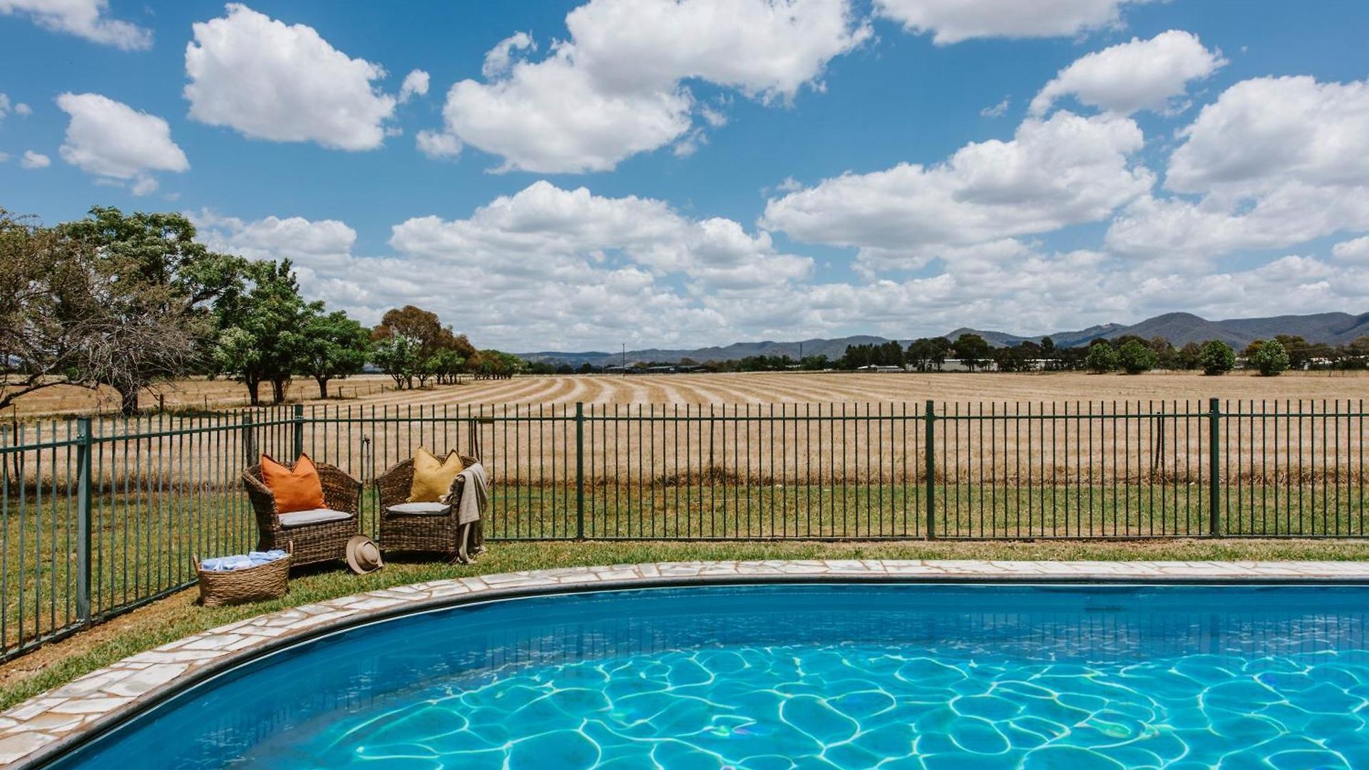 Burrundulla - Tranquil Country Allure Holiday home