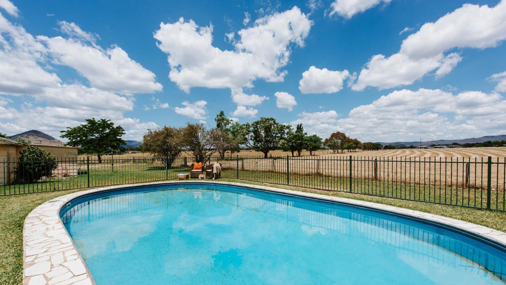 Burrundulla - Tranquil Country Allure Holiday home *