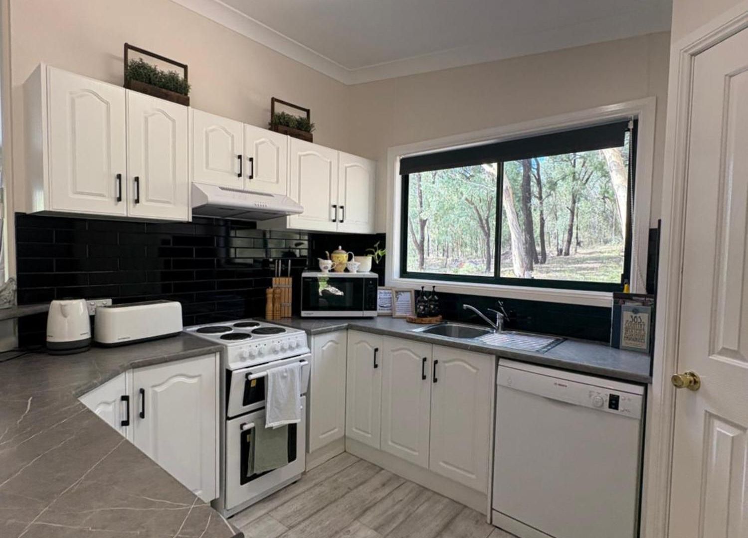 Frog Hill 8 Bedroom Luxe Rural Retreat Near Town With 2 *