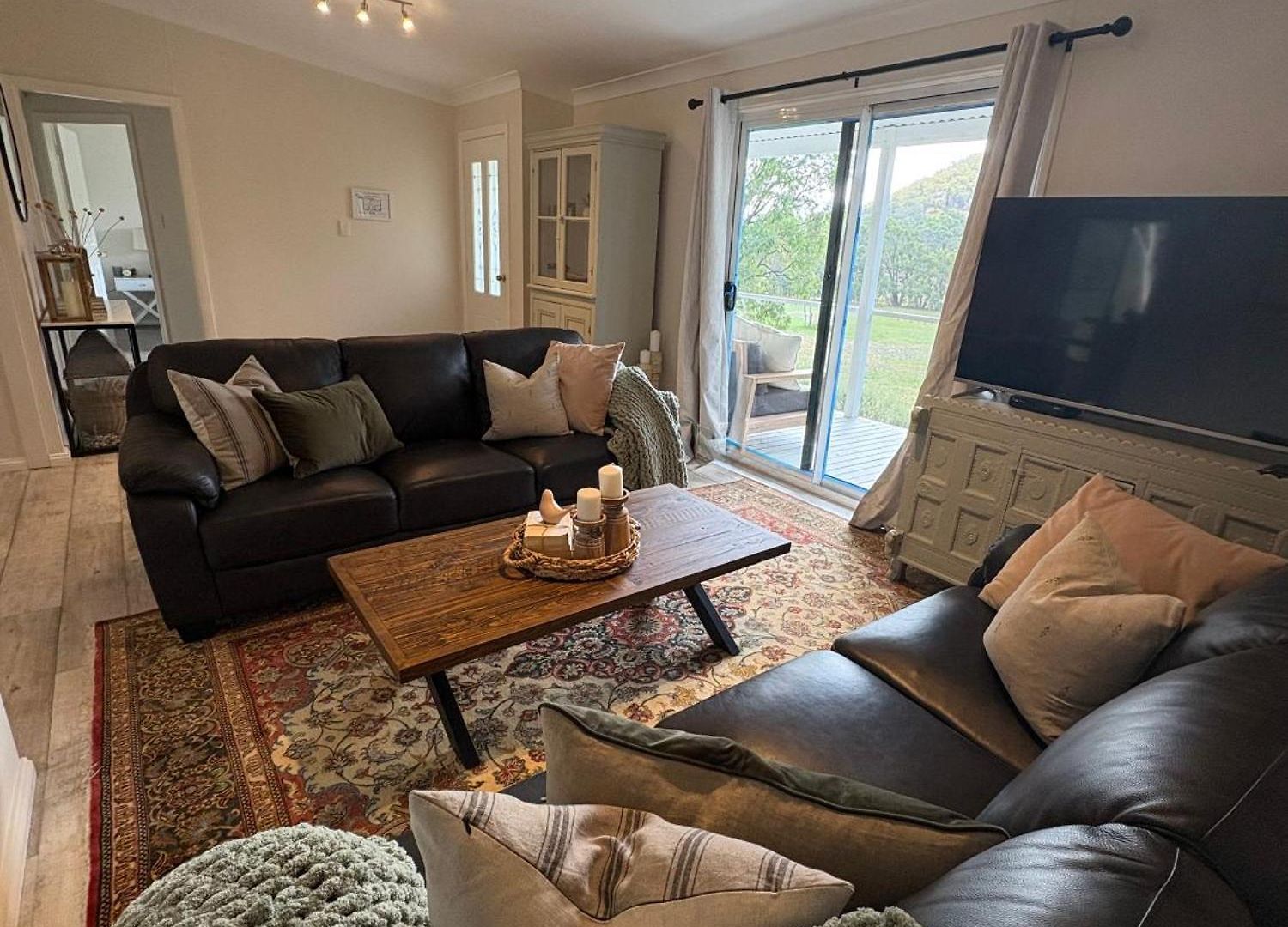 Frog Hill 8 Bedroom Luxe Rural Retreat Near Town With 2