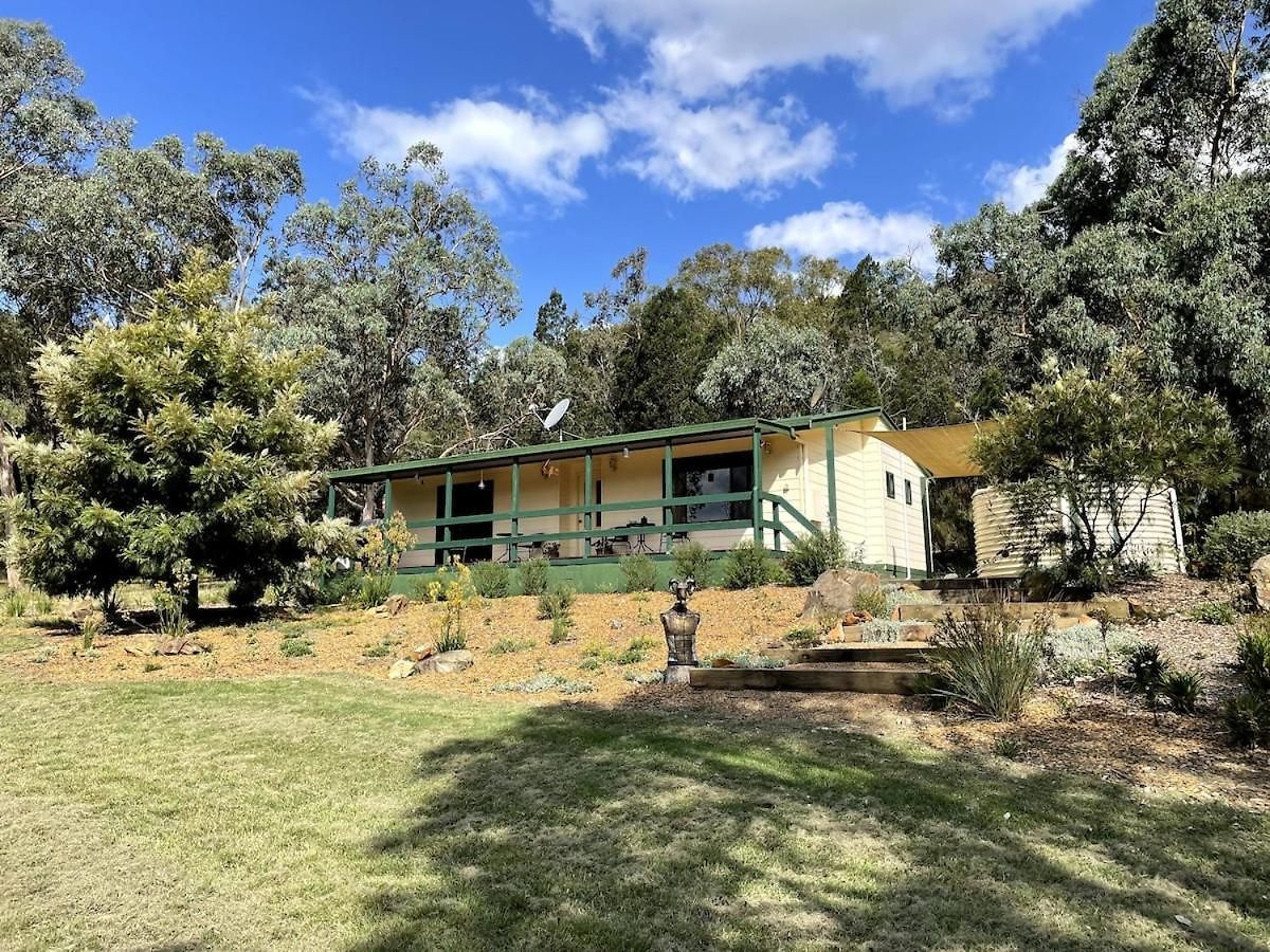 Frog Hill 8 Bedroom Luxe Rural Retreat Near Town With 2 Holiday home