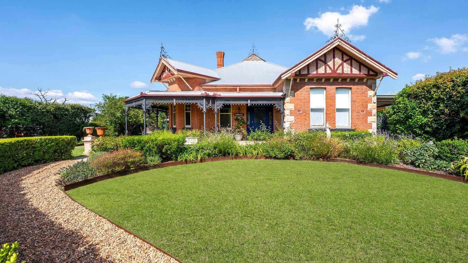 Luxury At Lauralla - An Elegant Victorian Escape *