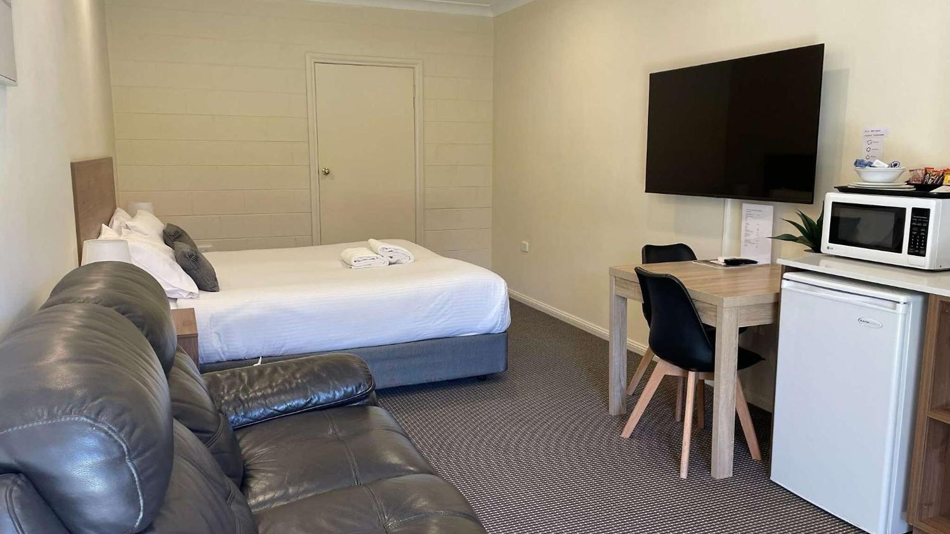 Vineyard Motor Motel 4*