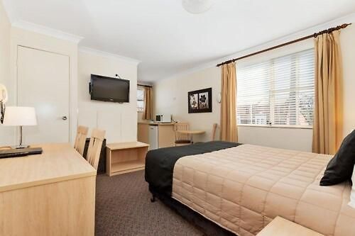 Motel Soldiers 4*