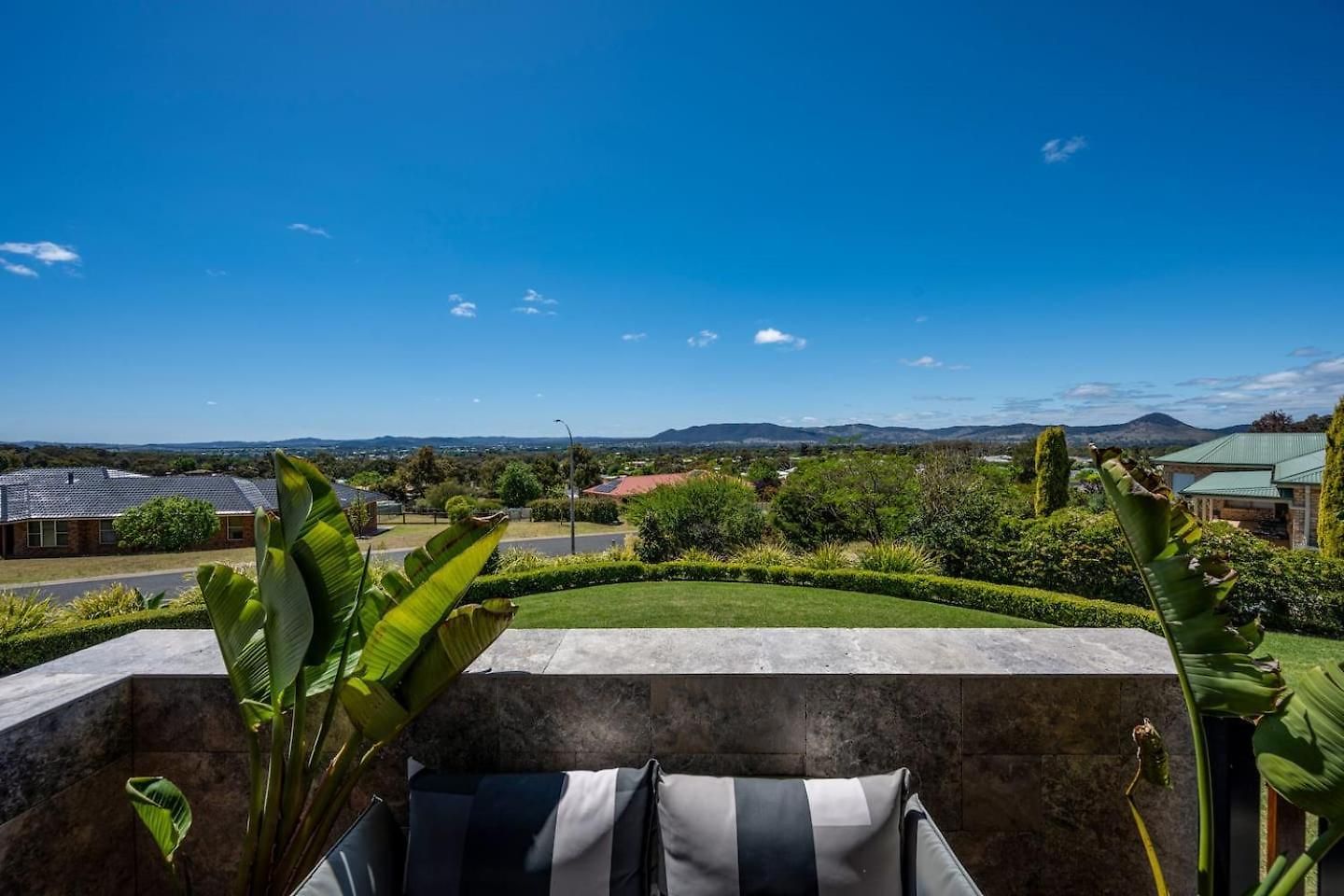 Red Lotus - A Grand Valley Views Escape *