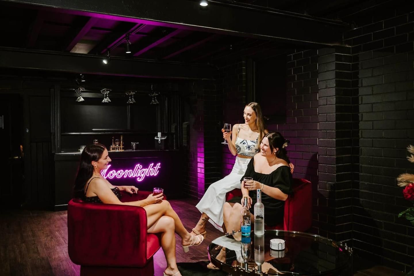 Moonlight At - Chic Soirees & Private Cinema