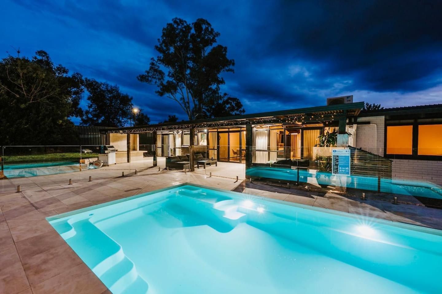 Moonlight At - Chic Soirees & Private Cinema
