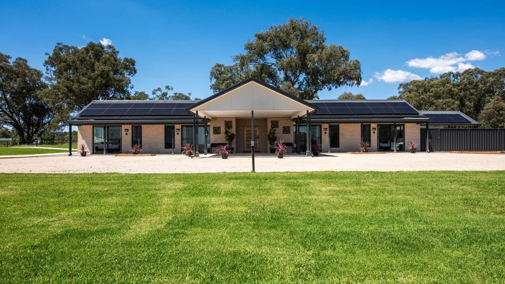 House - Grand Serenity For Gather & Play