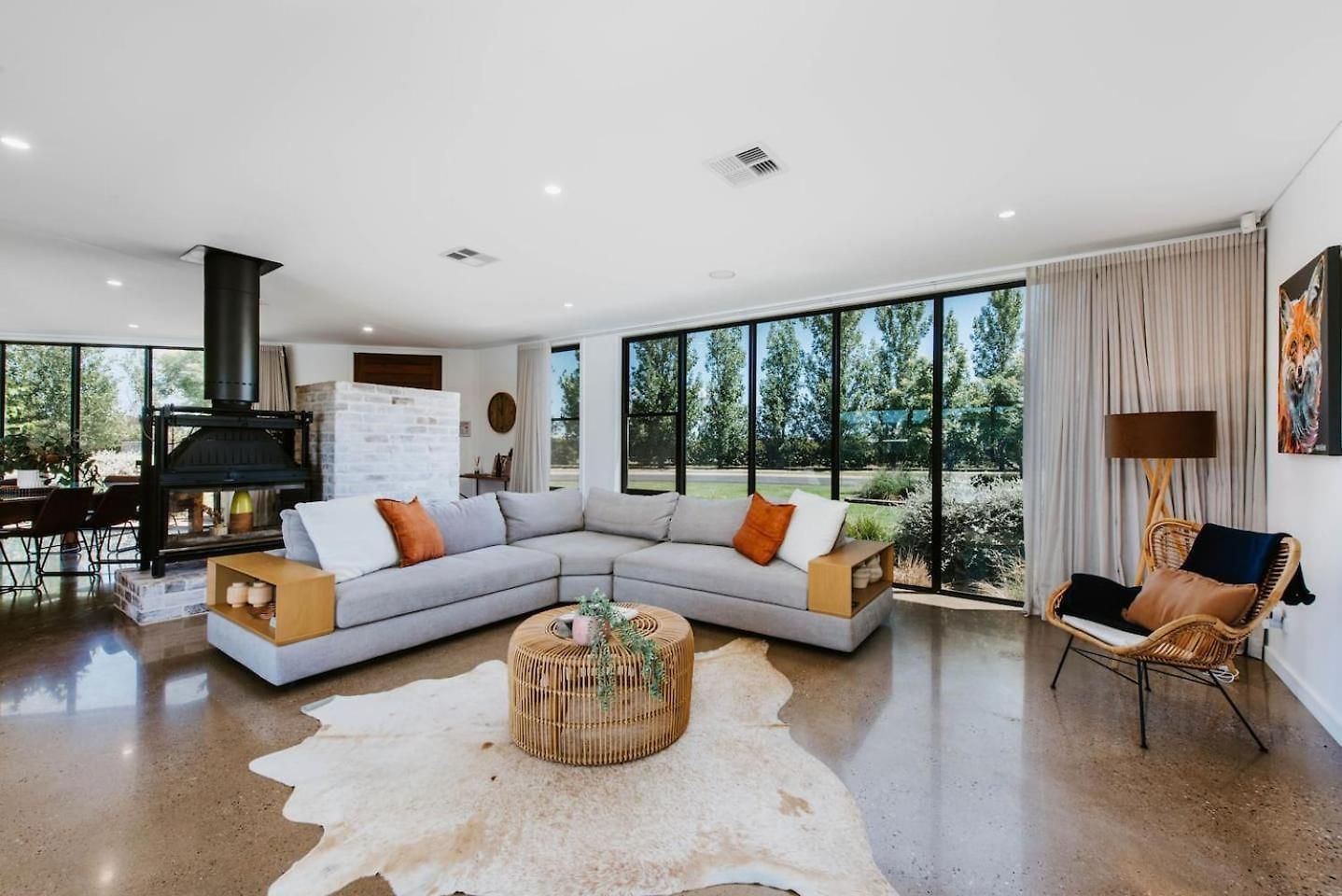 Holiday home The Wine Manor - Lavish Poolside Living *
