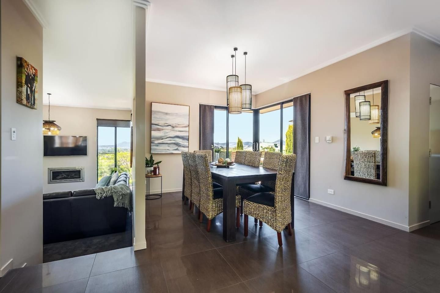 Red Lotus - A Grand Valley Views Escape Holiday home