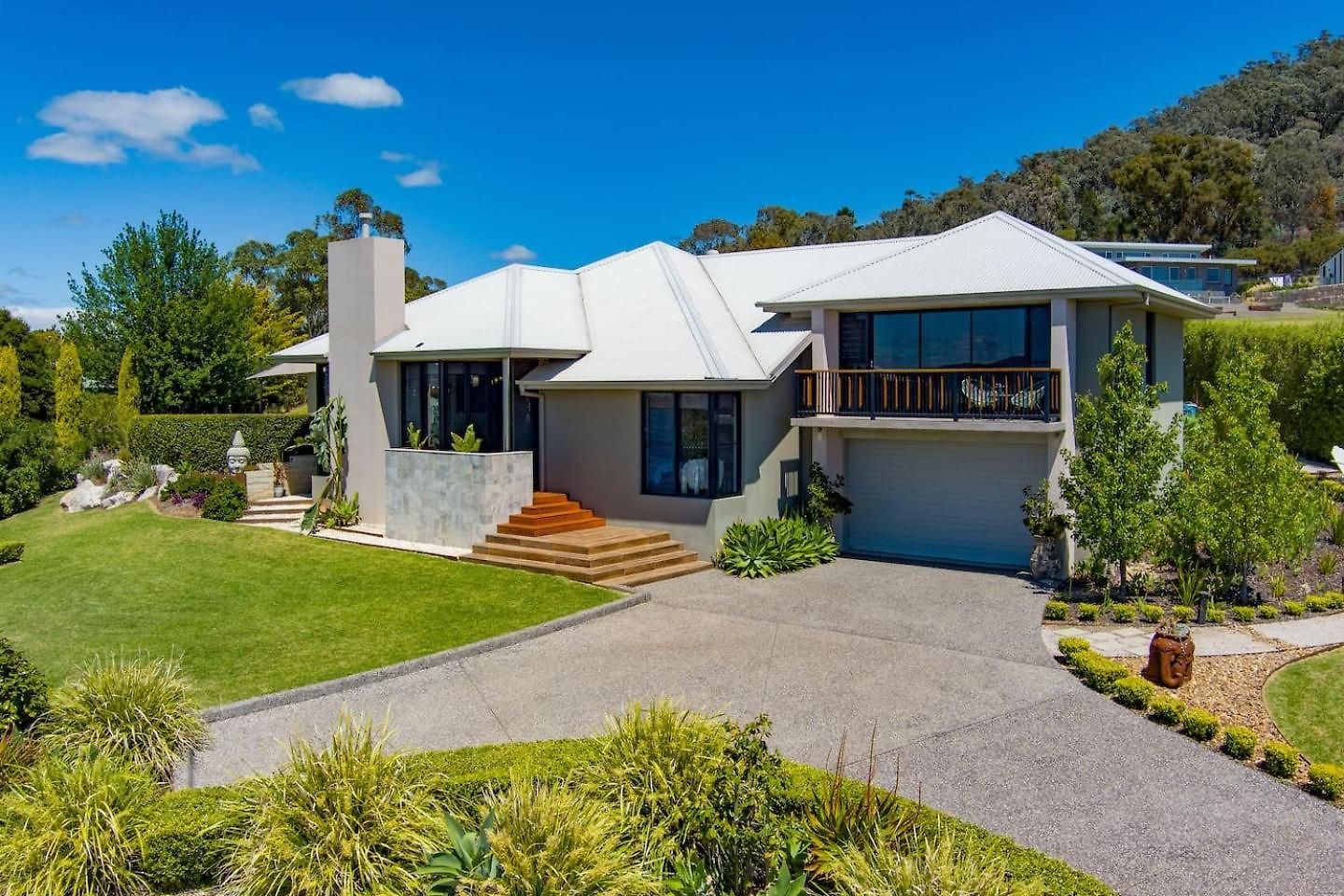 Red Lotus - A Grand Valley Views Escape * Mudgee