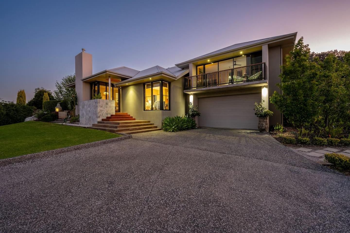 Red Lotus - A Grand Valley Views Escape Holiday home