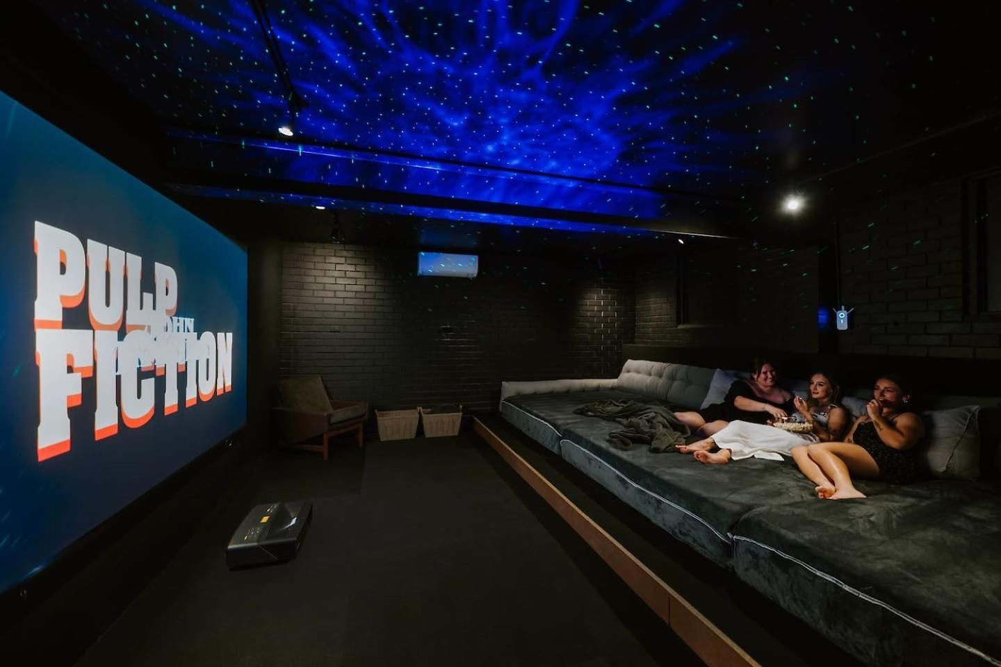 Holiday home Moonlight At - Chic Soirees & Private Cinema