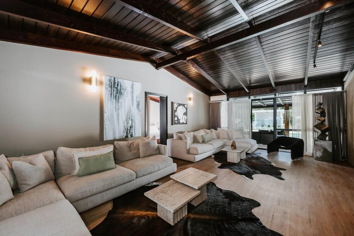 Moonlight At - Chic Soirees & Private Cinema Holiday home