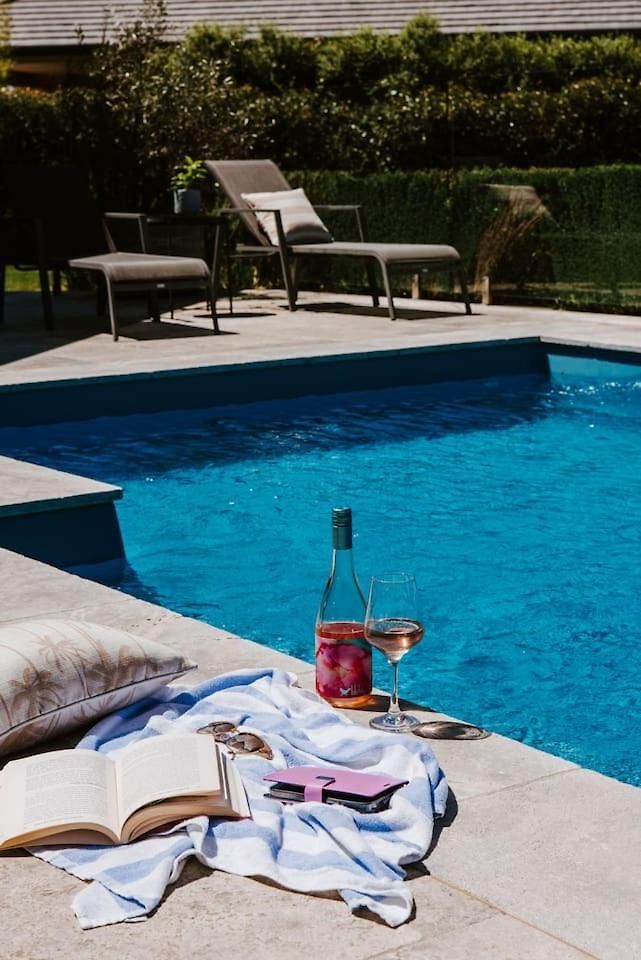 Holiday home The Wine Manor - Lavish Poolside Living Mudgee