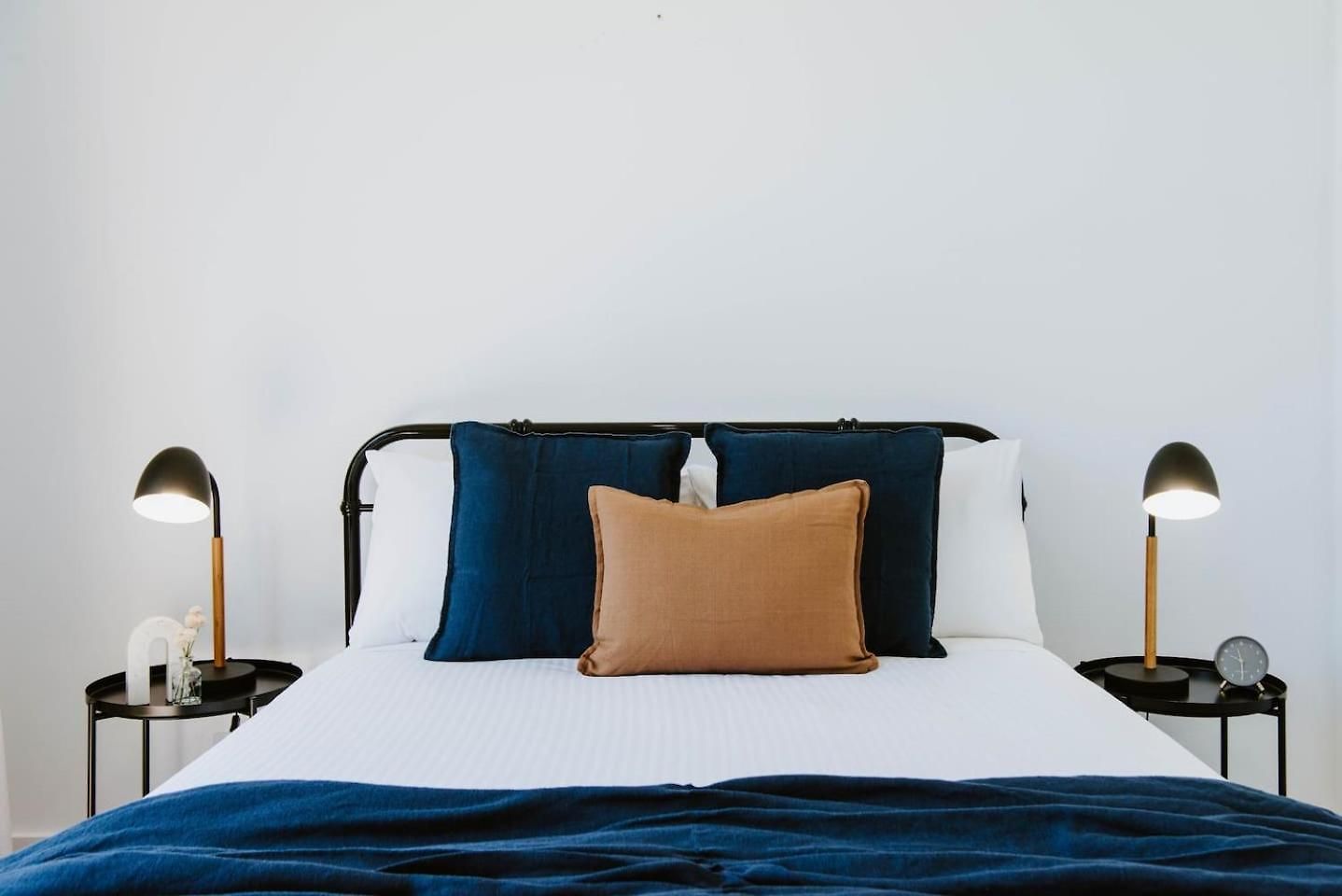 The Wine Manor - Lavish Poolside Living Holiday home Mudgee