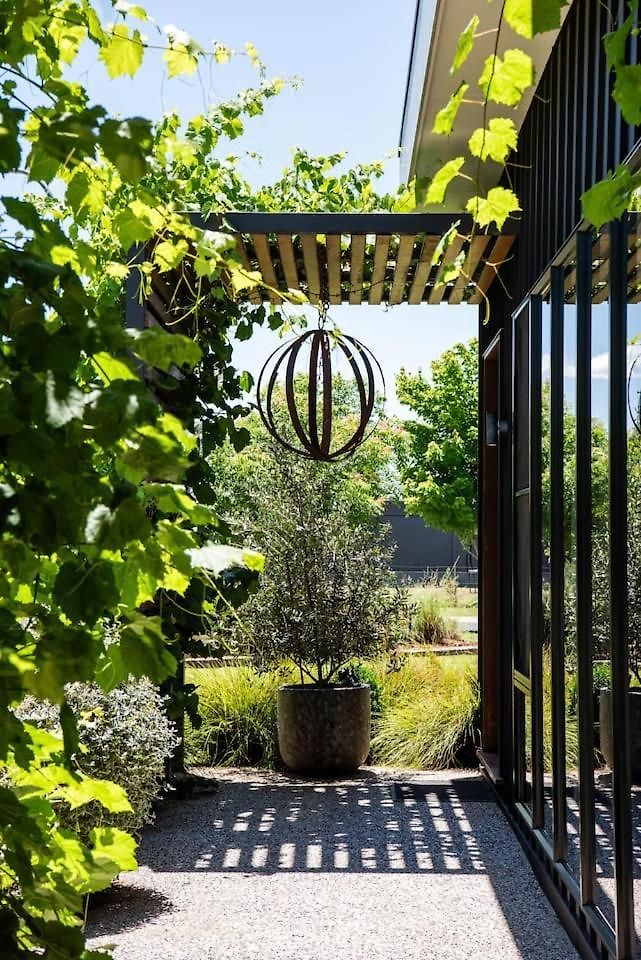 The Wine Manor - Lavish Poolside Living Mudgee