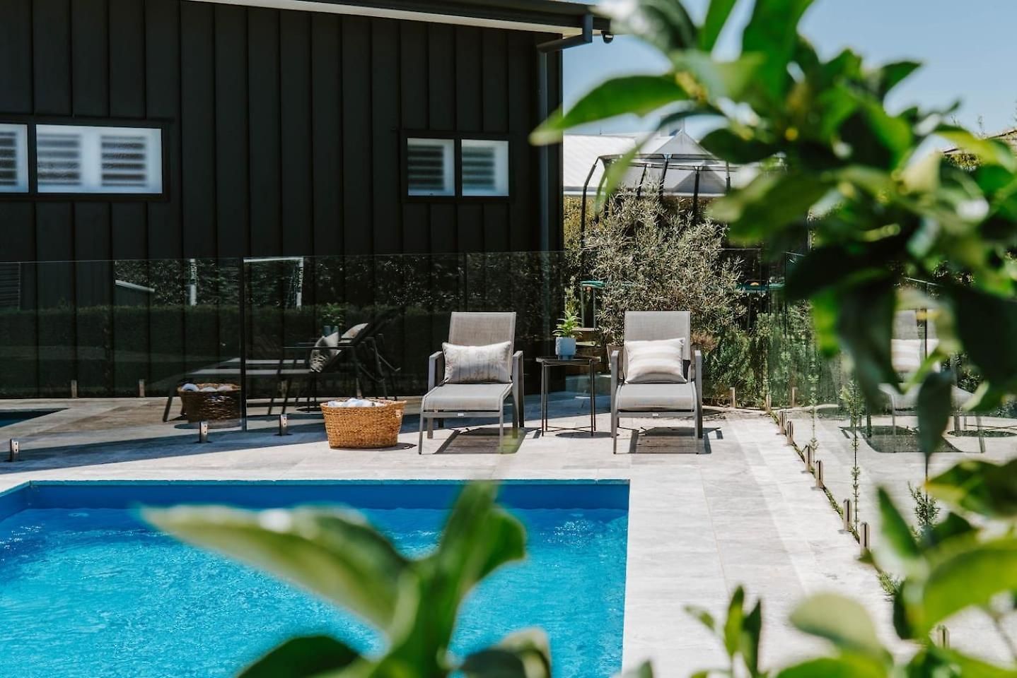 Holiday home The Wine Manor - Lavish Poolside Living *