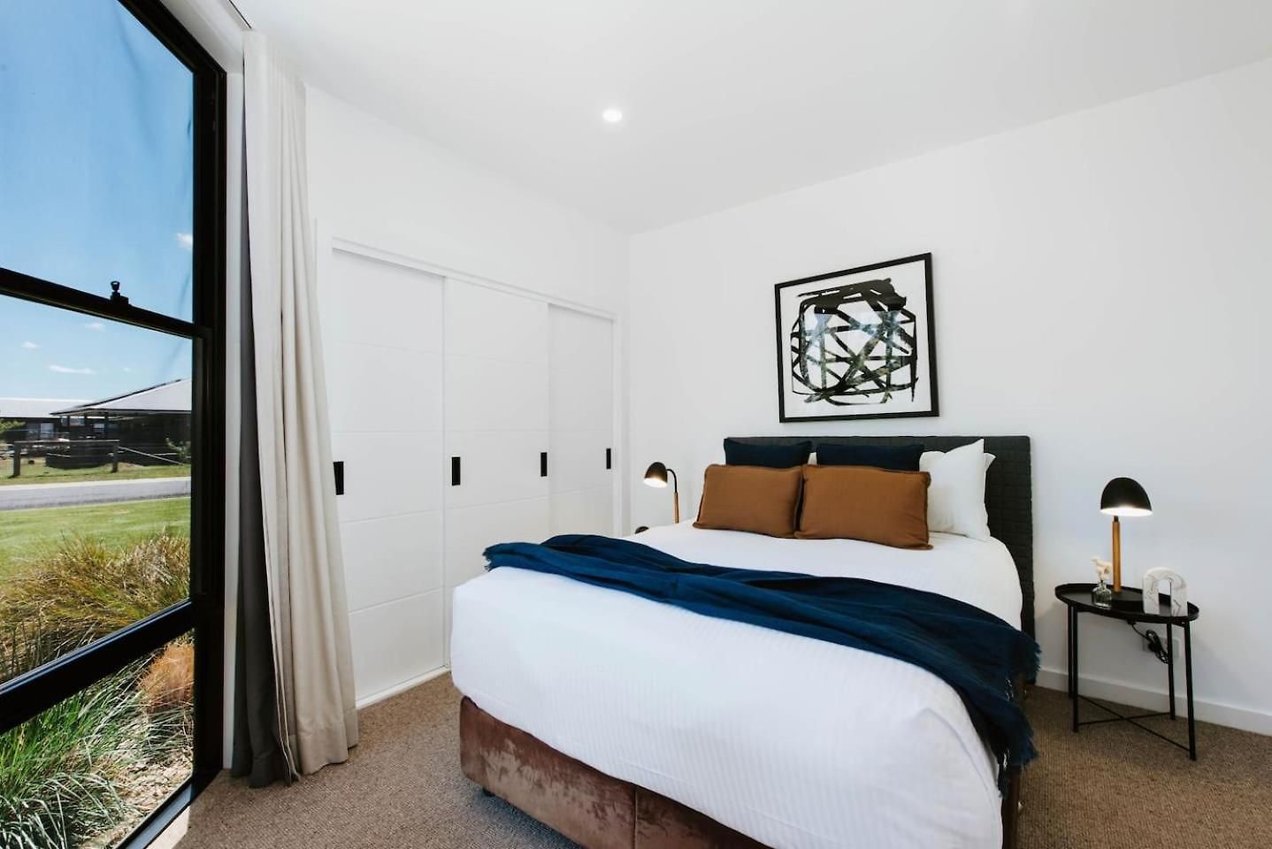 Holiday home The Wine Manor - Lavish Poolside Living *