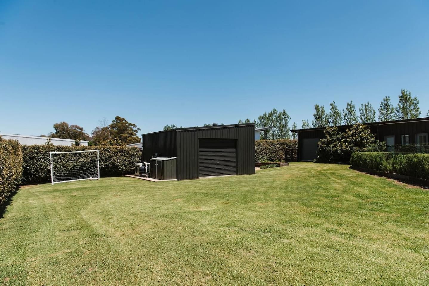 The Wine Manor - Lavish Poolside Living Holiday home Mudgee