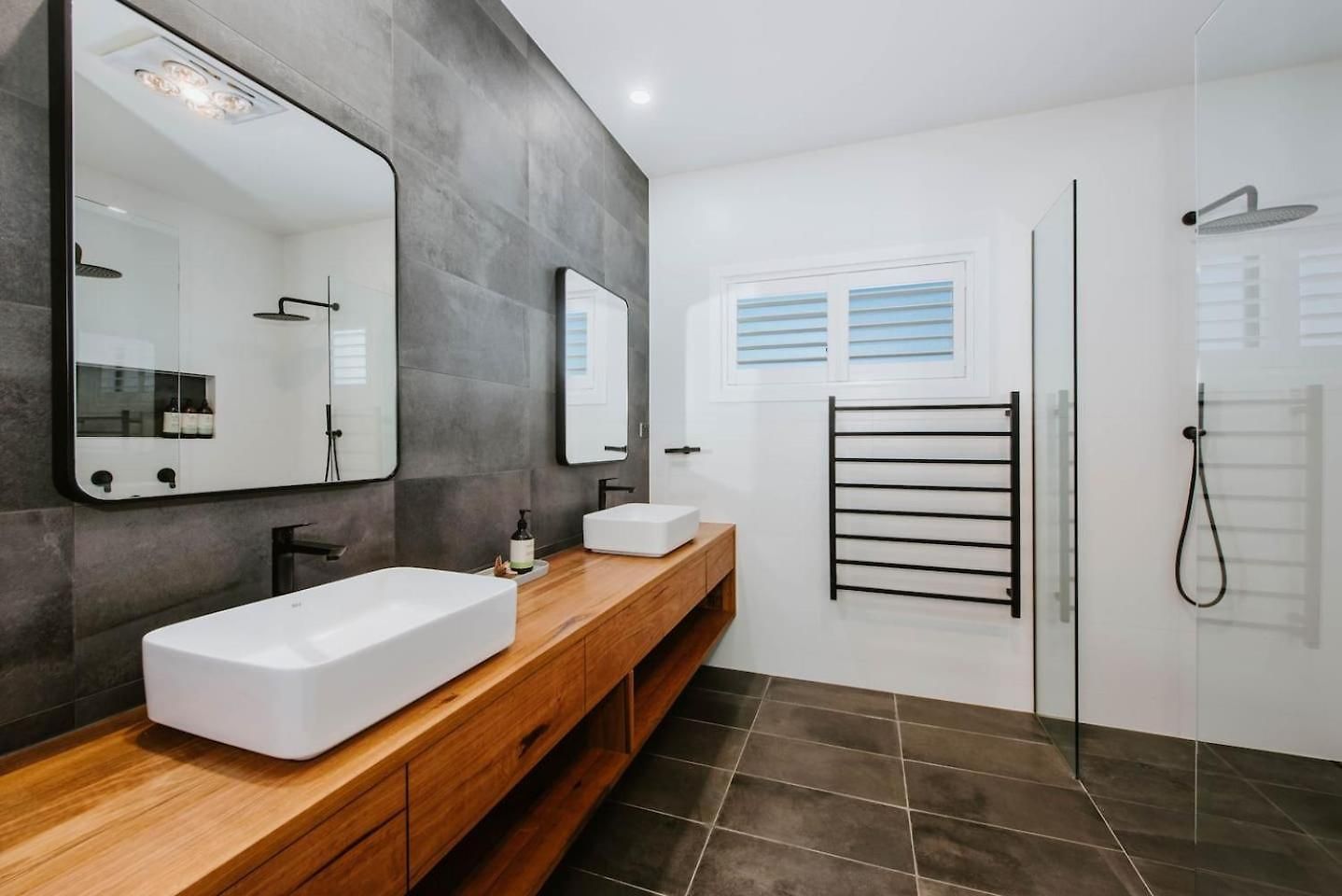 Holiday home The Wine Manor - Lavish Poolside Living Mudgee