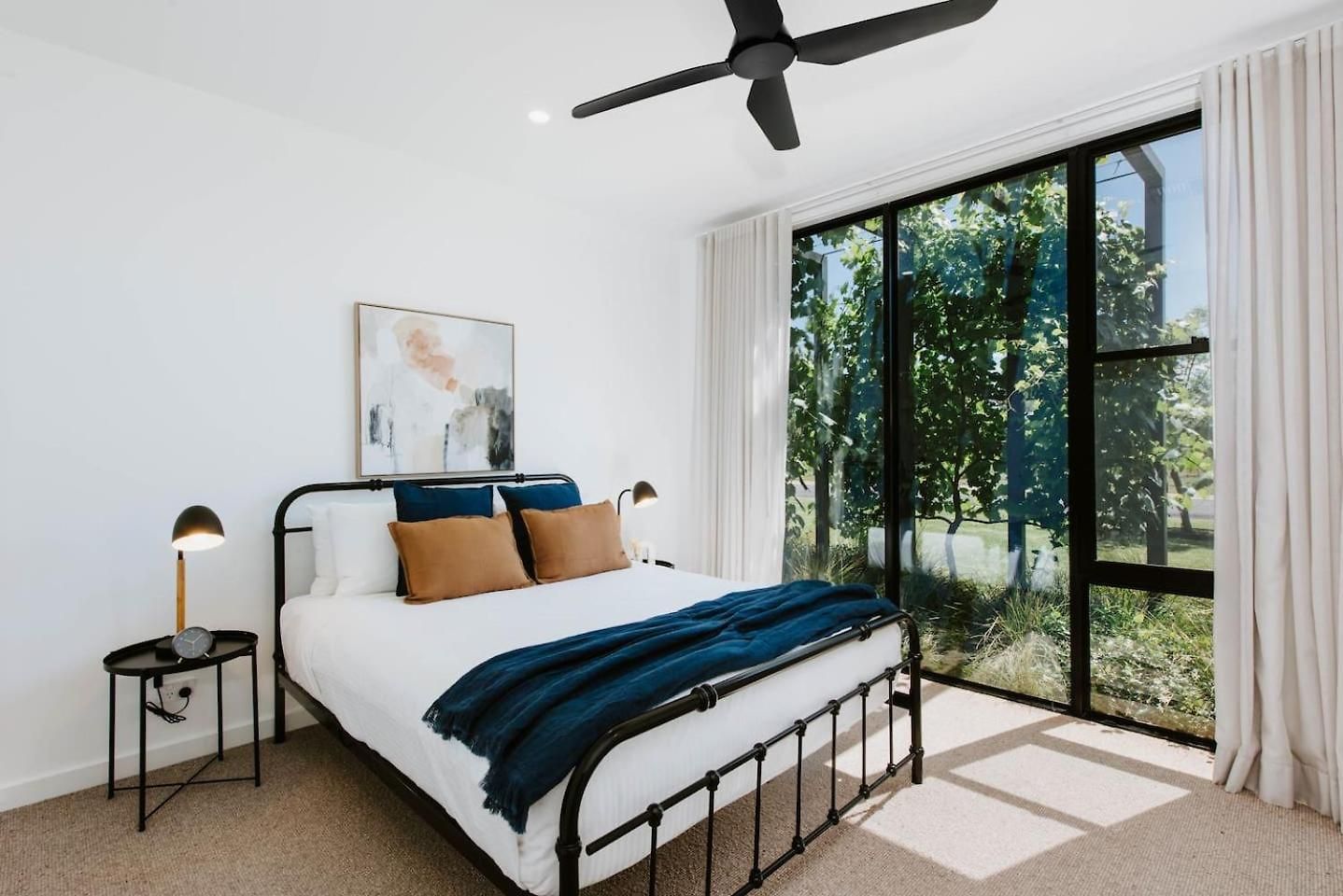 The Wine Manor - Lavish Poolside Living Mudgee