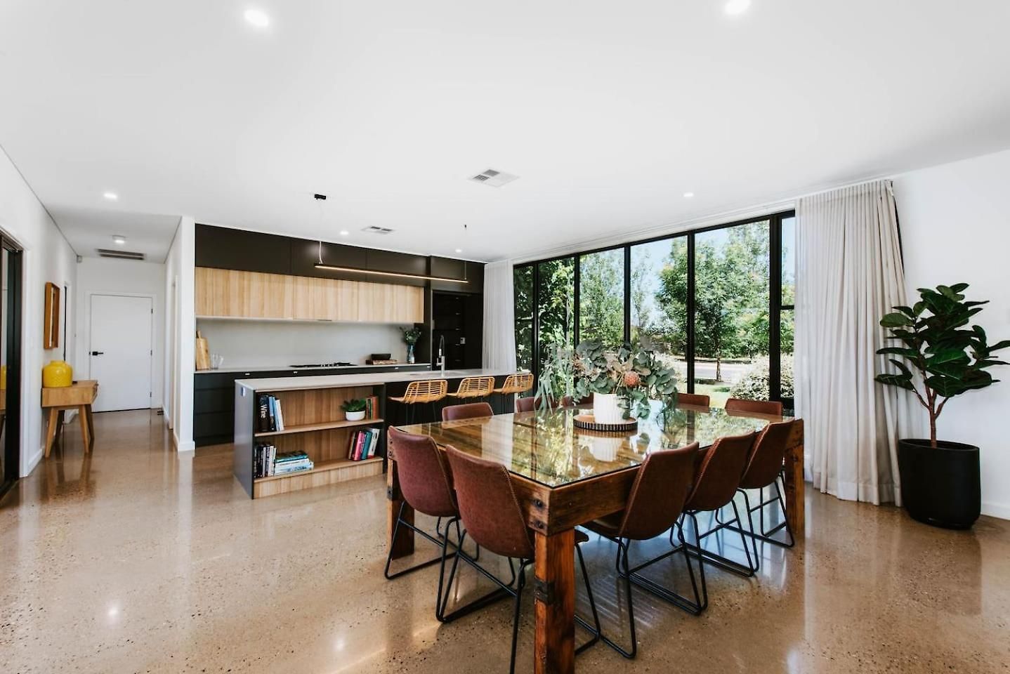 The Wine Manor - Lavish Poolside Living * Mudgee