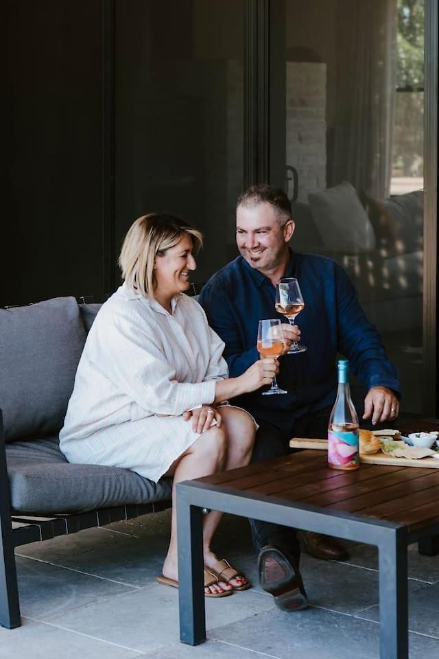 The Wine Manor - Lavish Poolside Living Mudgee