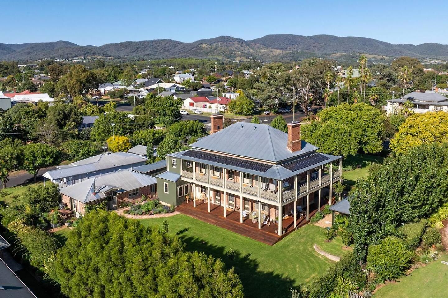 Bleak House - A Landmark Of Mudgee's Heritage Holiday home Mudgee