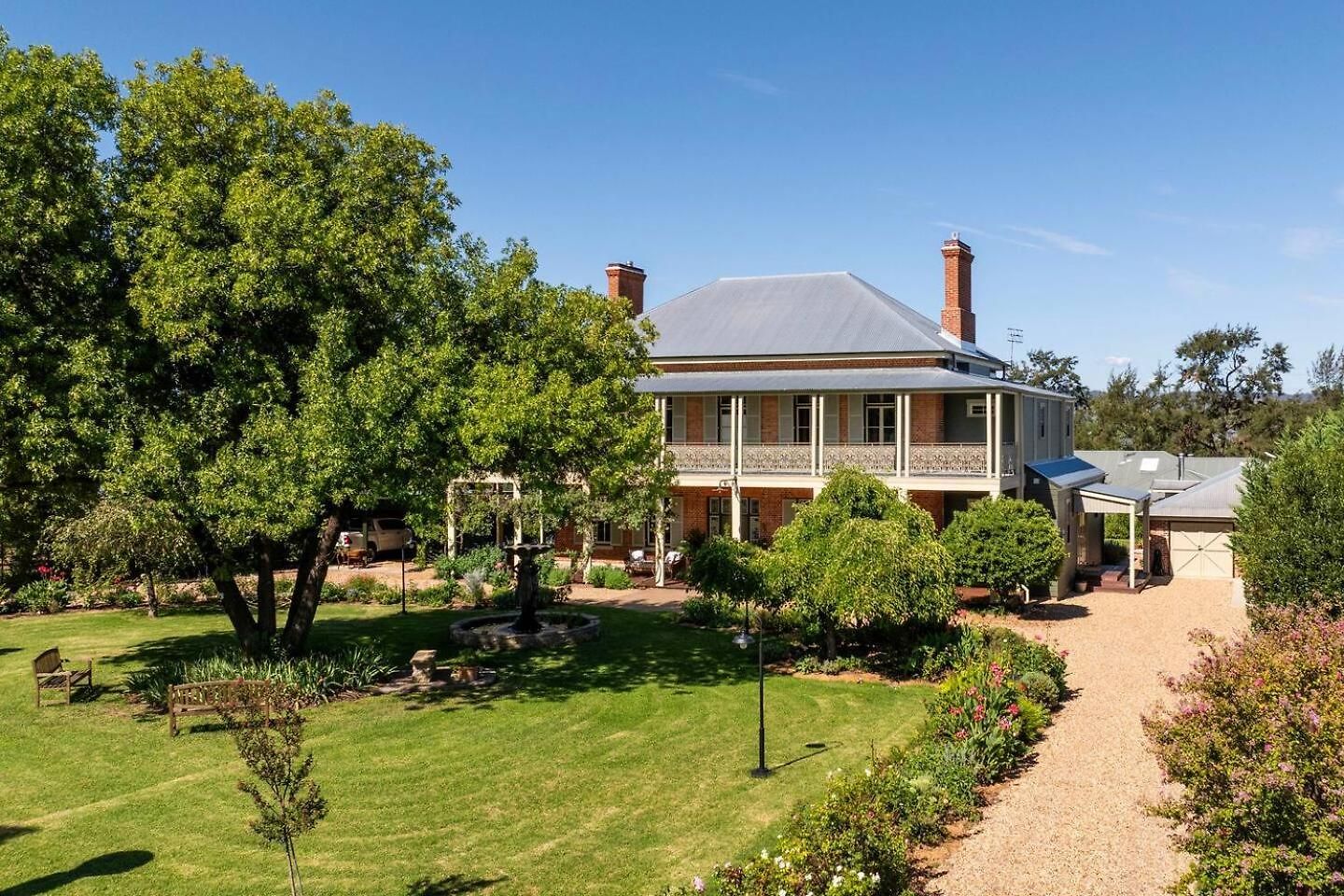 Bleak House - A Landmark Of Mudgee's Heritage Holiday home *