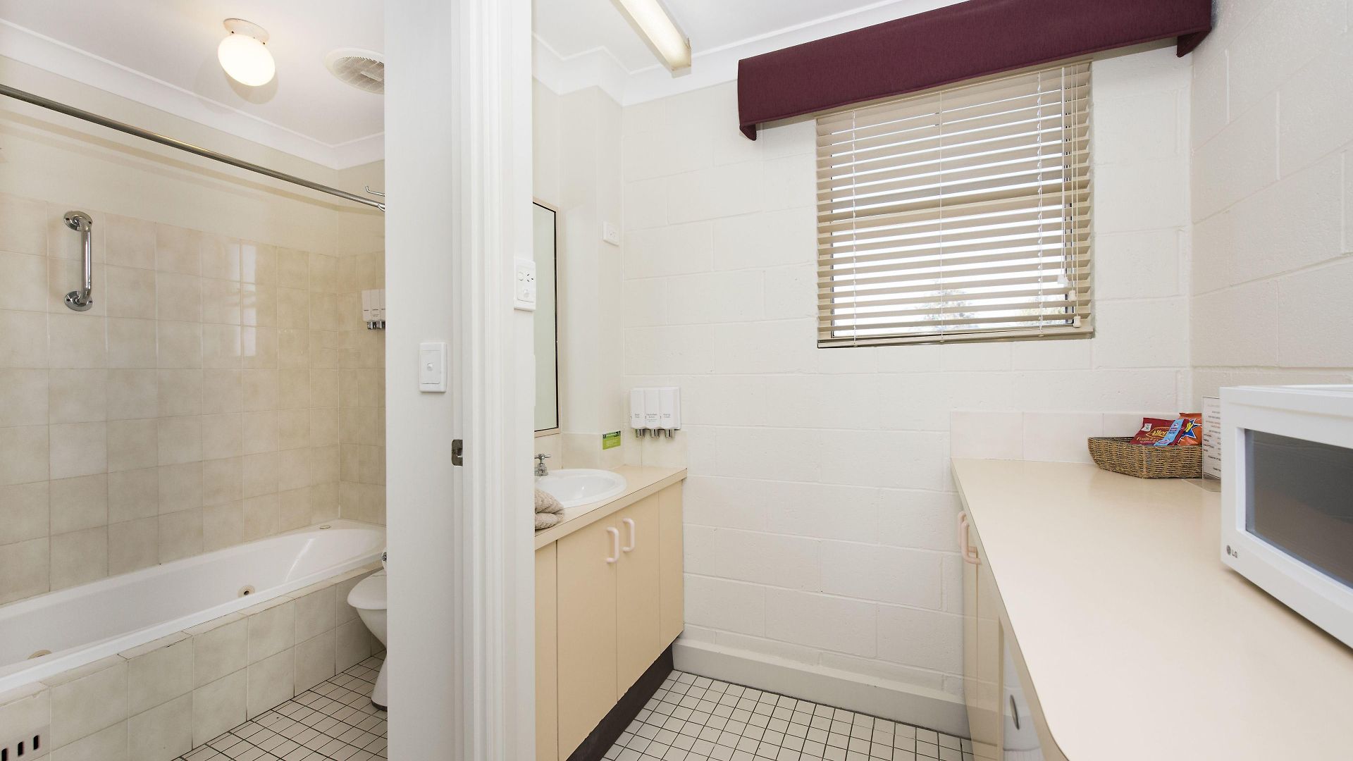 Soldiers Motel 4*