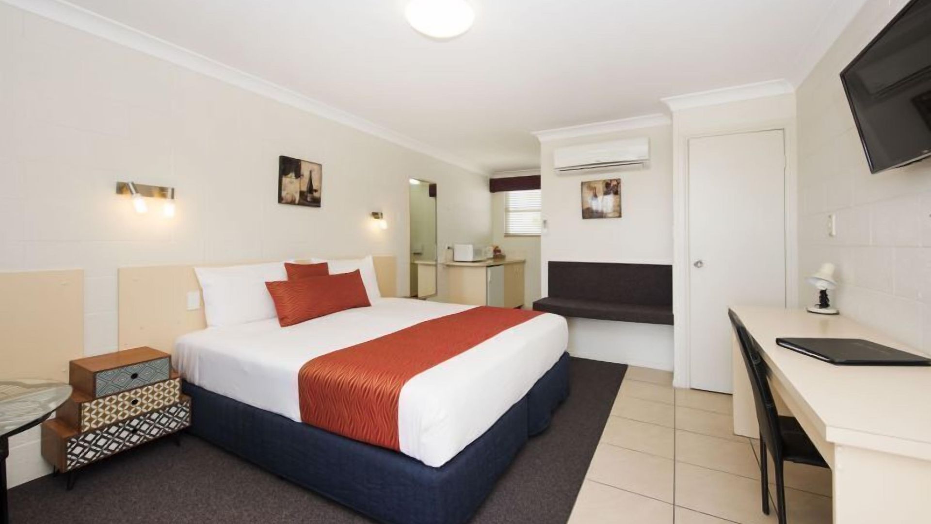 Motel Soldiers 4*