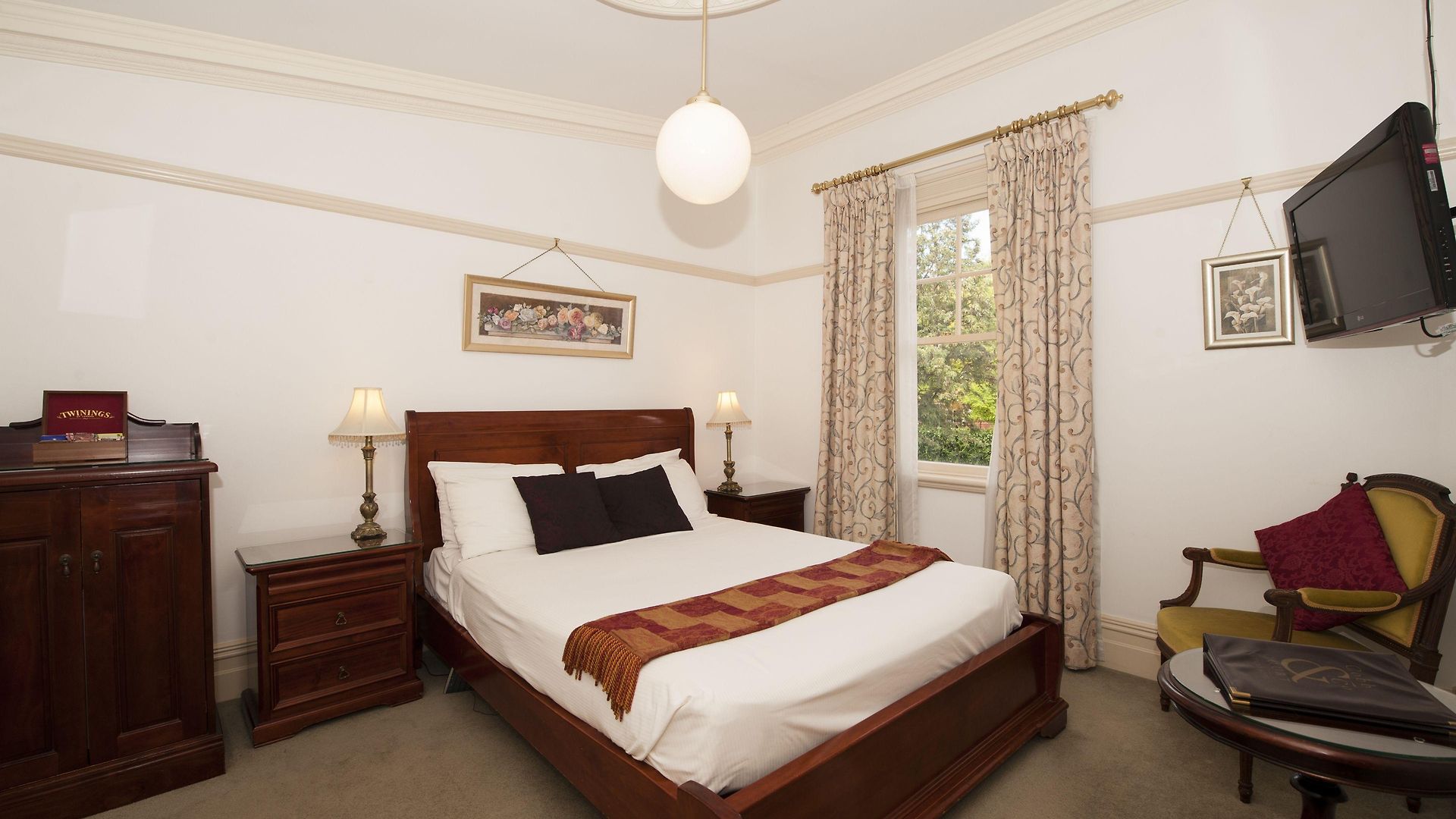 Cobb & Co Court Boutique Hotel Mudgee