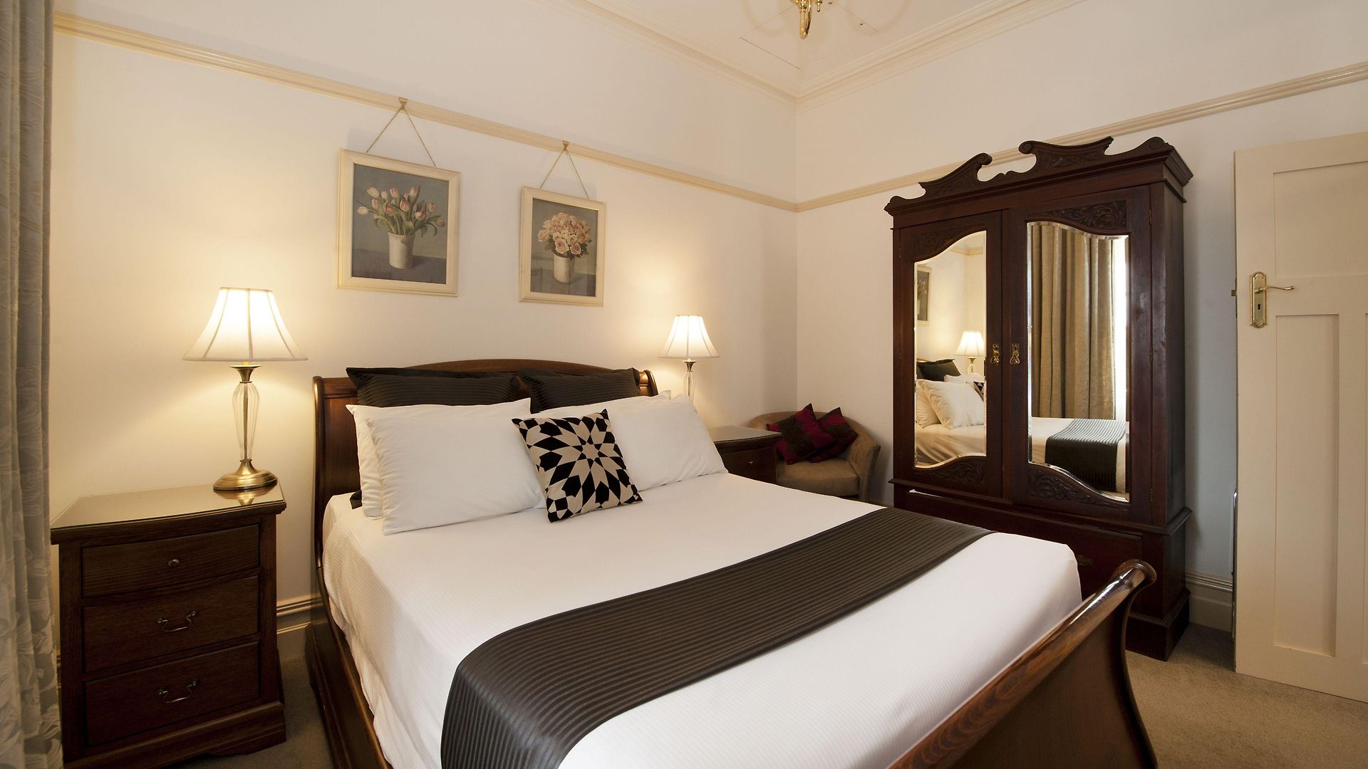 Cobb & Co Court Boutique Mudgee