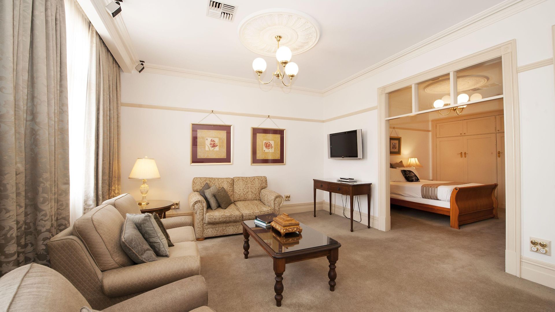 Cobb & Co Court Boutique Mudgee