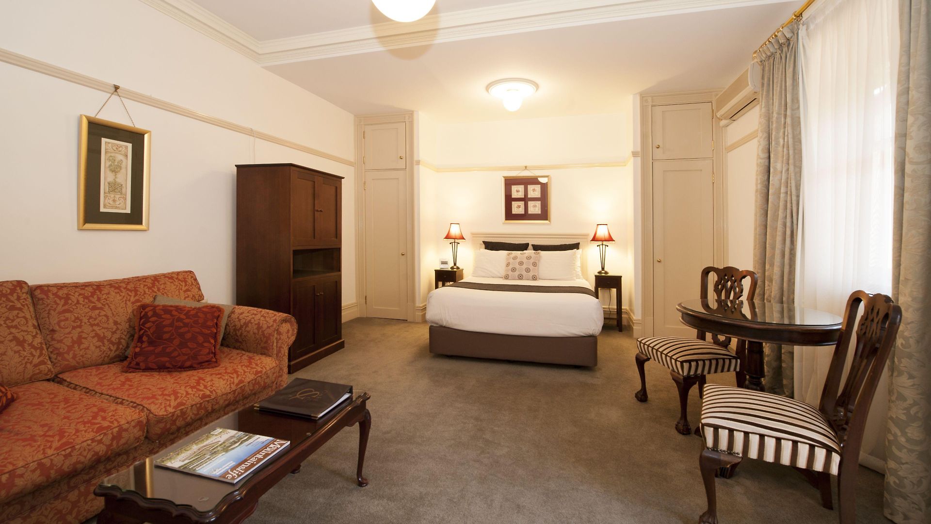 Cobb & Co Court Boutique Hotel Mudgee