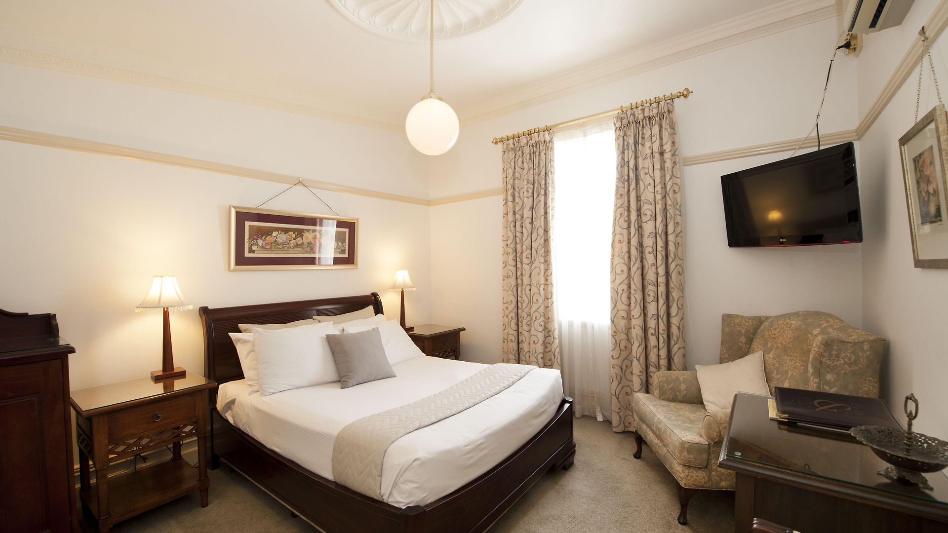 Cobb & Co Court Boutique Hotel