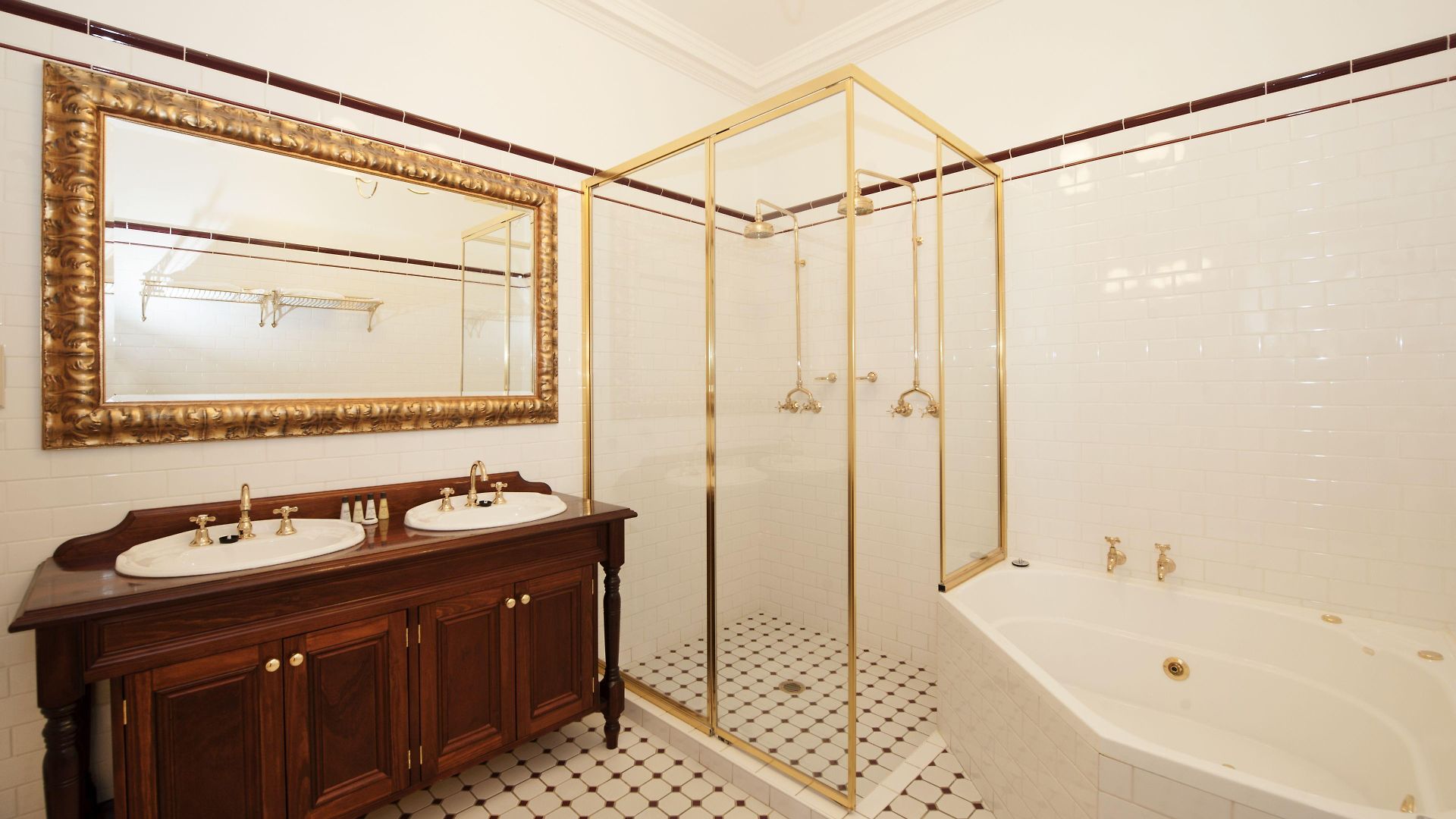 Cobb & Co Court Boutique Mudgee