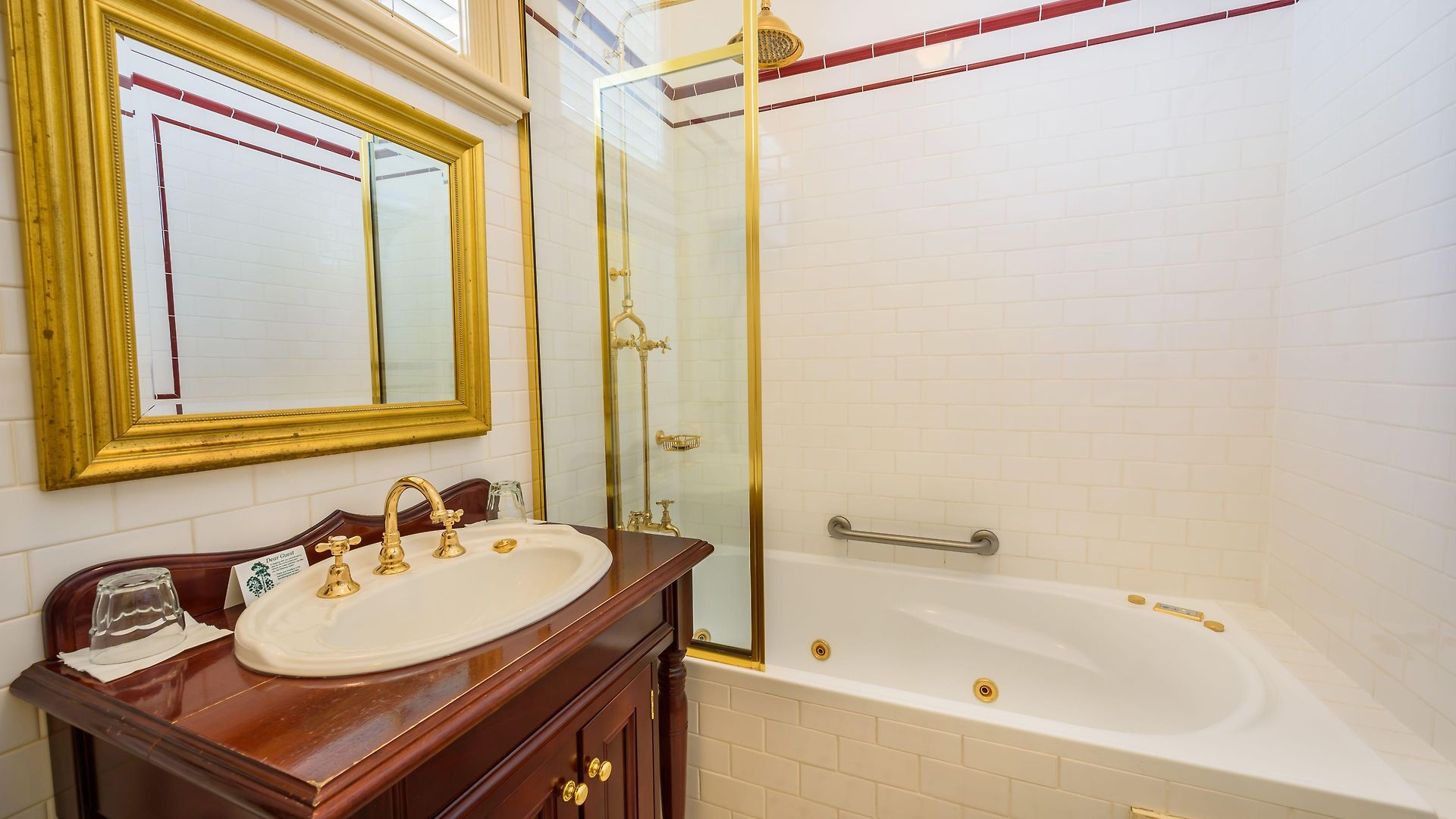 Cobb & Co Court Boutique Hotel