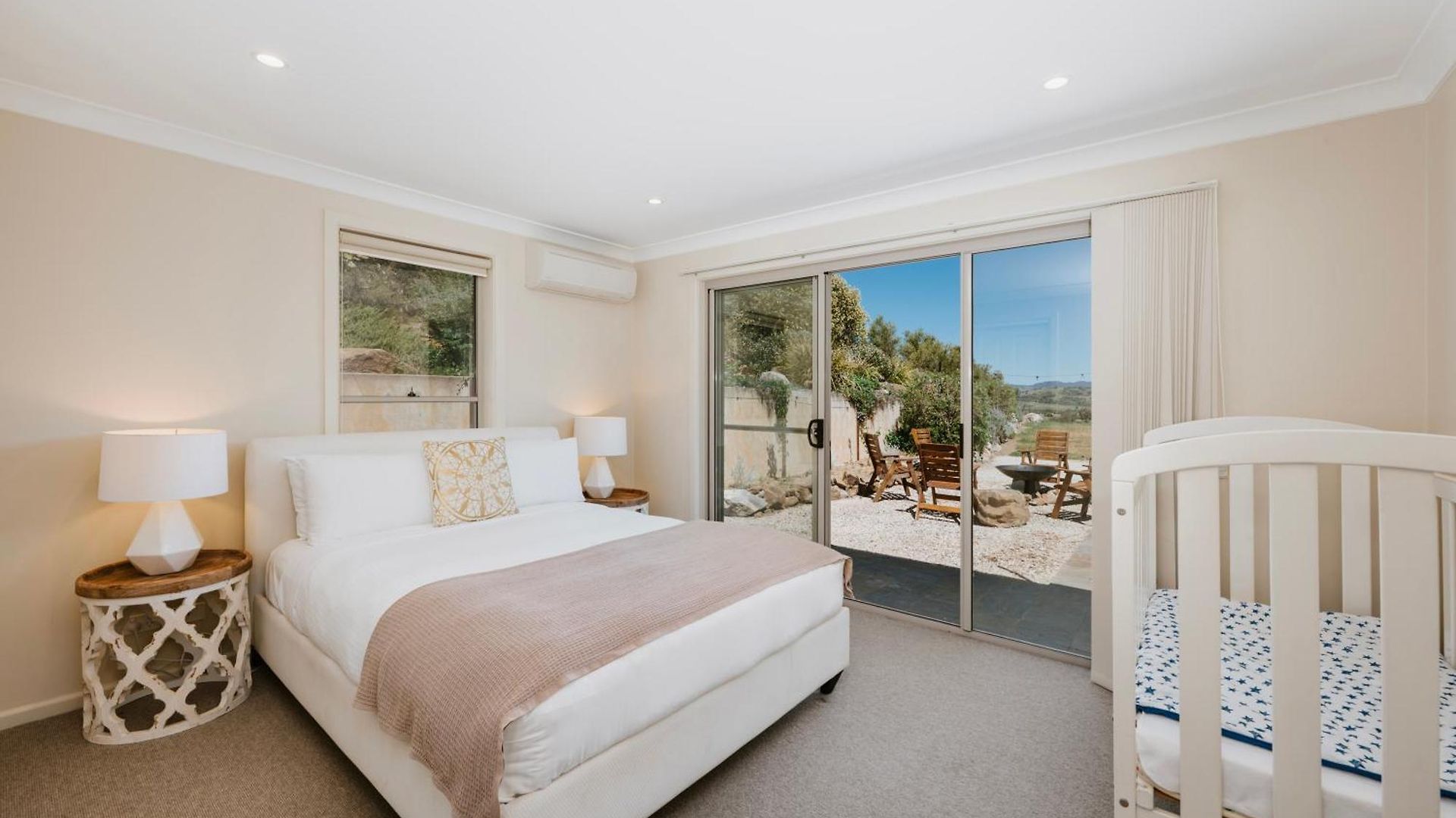 Allambie - Poolside Elegance In Countryside