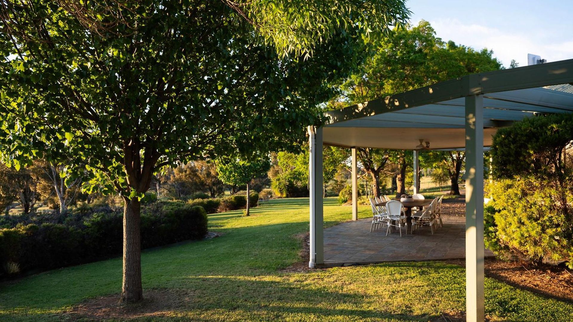 Allambie - Poolside Elegance In Countryside *